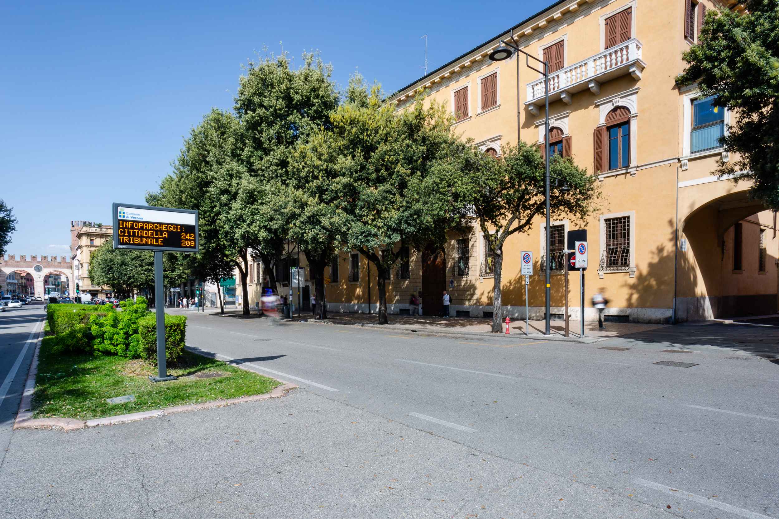 Wide screen image